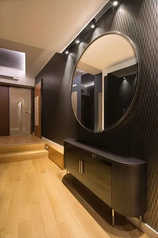 Luxurious two-bedroom apartment with designer interiors in the center of Budva — photo 4